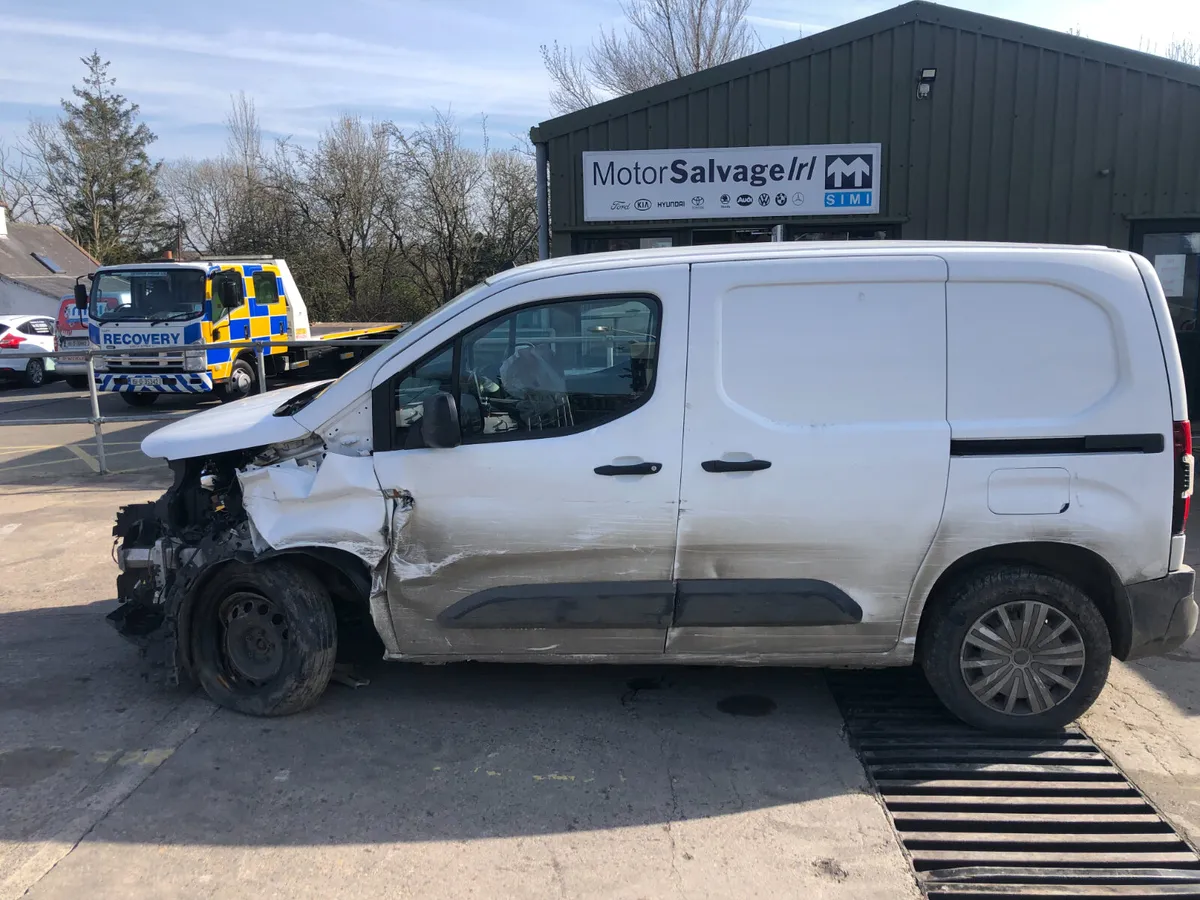 2023 PEUGEOT PARTNER 1.5L D (for parts only) - Image 1