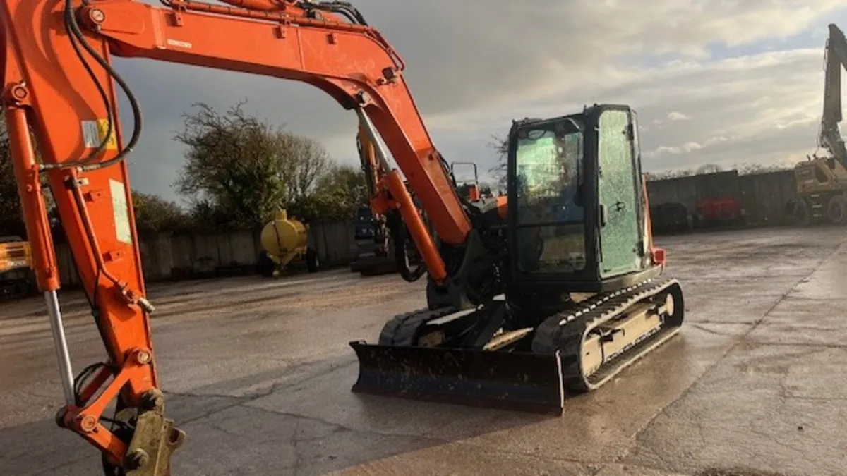 2019 Hitachi ZX 85 USB - Image 4