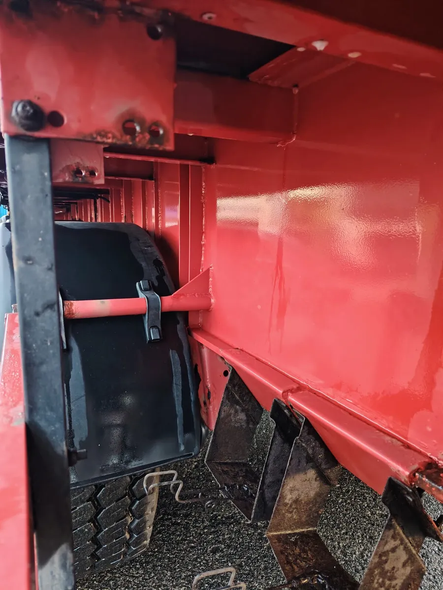 28 foot Urban Flat trailer Coil Wells Rear Steer - Image 3