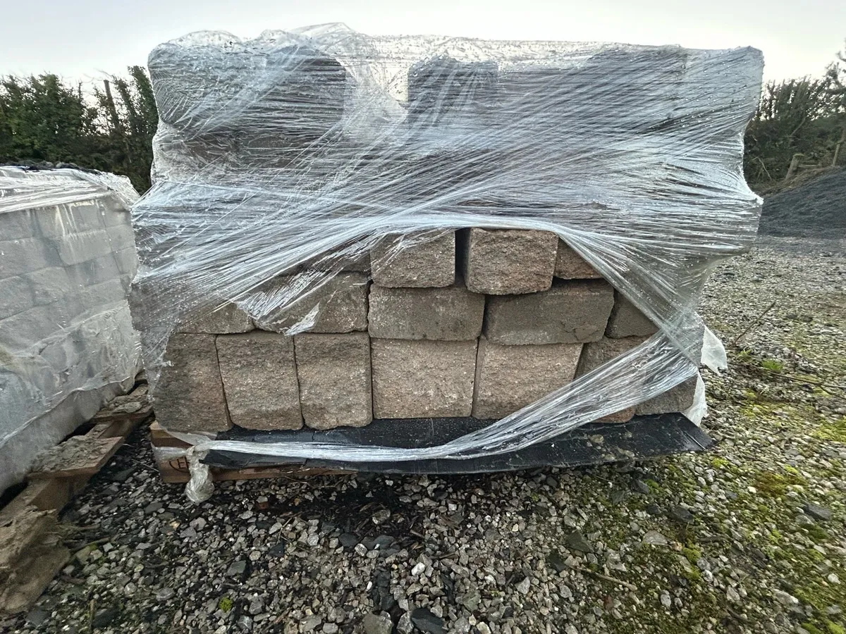 Roadstone hallmark stone - Image 4