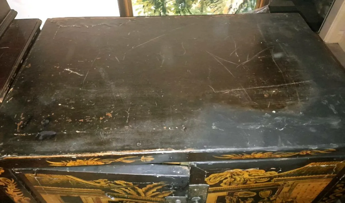 Antique hand painted Chinese chest - Image 2