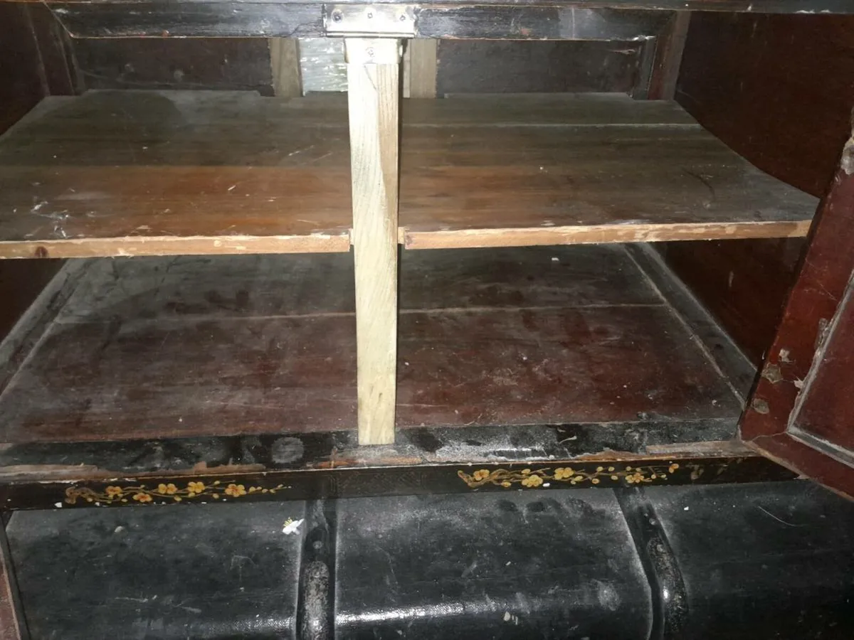 Antique hand painted Chinese chest - Image 3