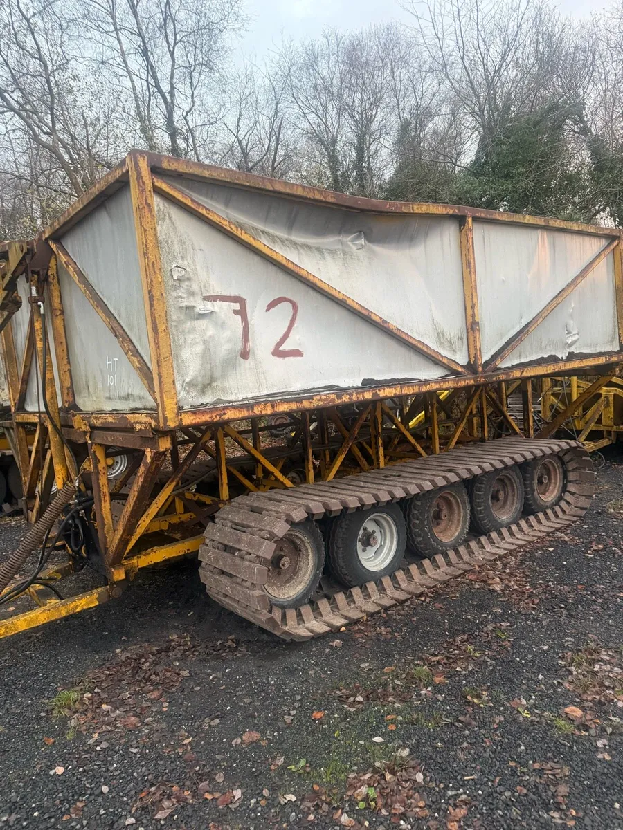Side tip peat track trailer - Image 1