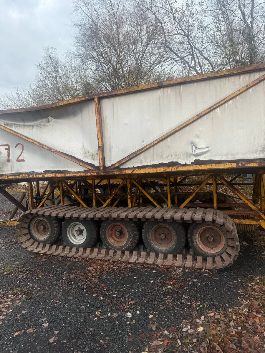 Side tip peat track trailer - Image 4