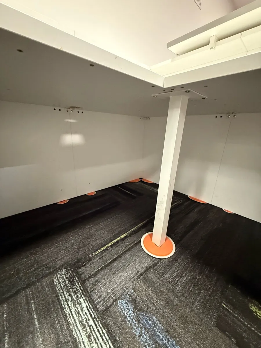 Reception Desk - Image 4