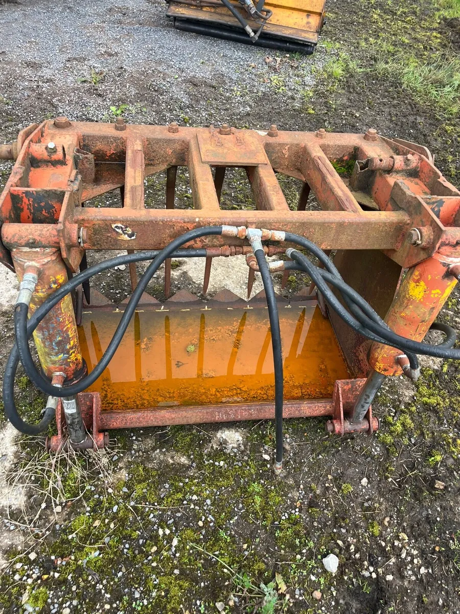 Bale splitter and shear grab - Image 4