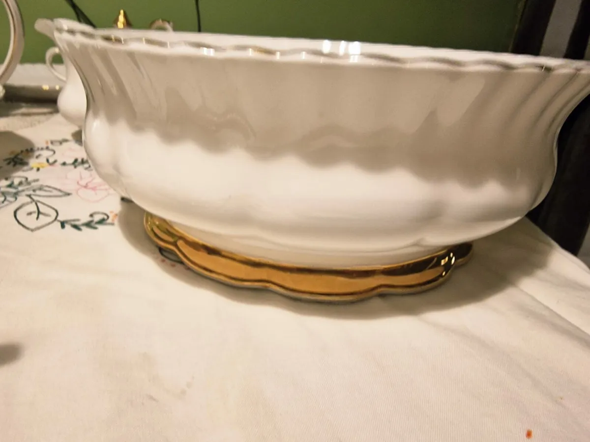 Royal albert Val' dor 66 piece - Image 4