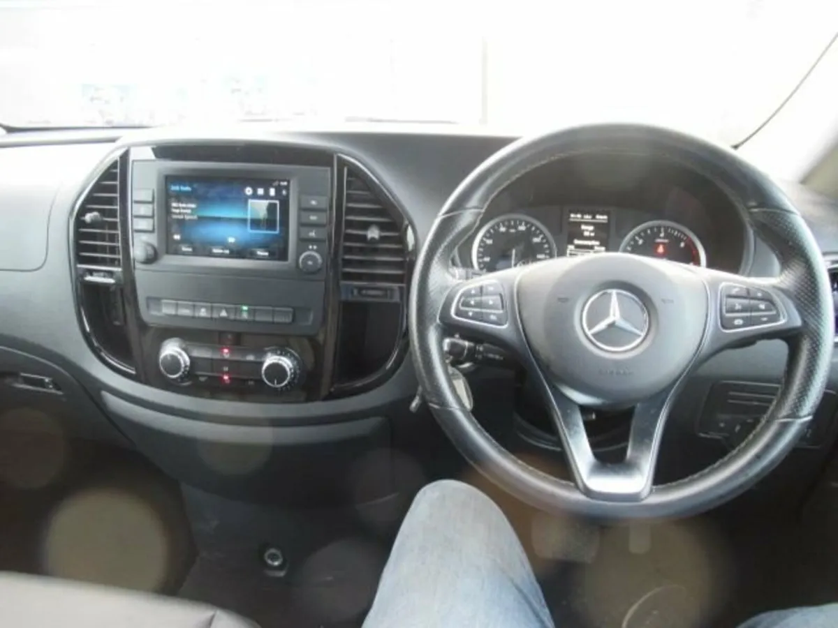 2.0 114 CDI SELECT Tourer 9 Seater G-Tronic 5dr Di - Image 4