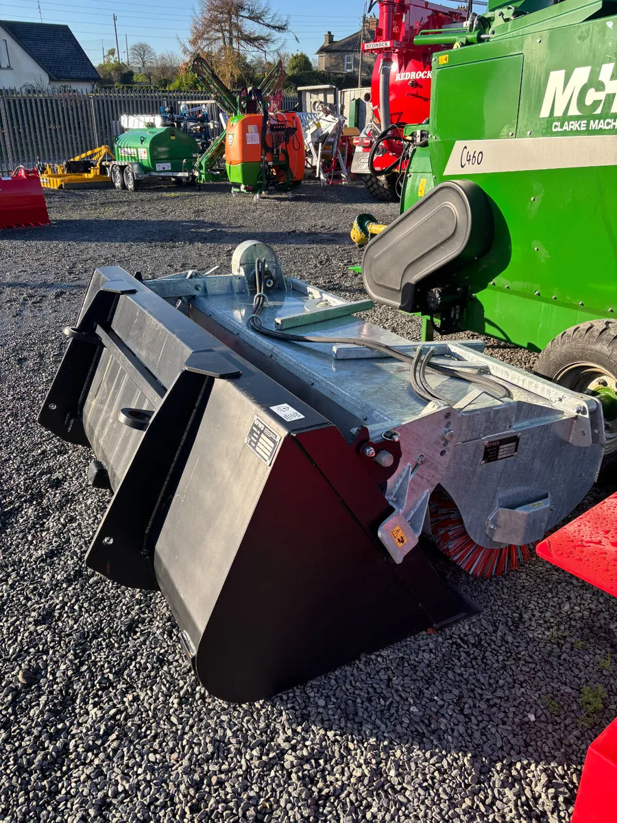 Bloomer 7ft6" Hyd Sweeper and Bucket - Image 2