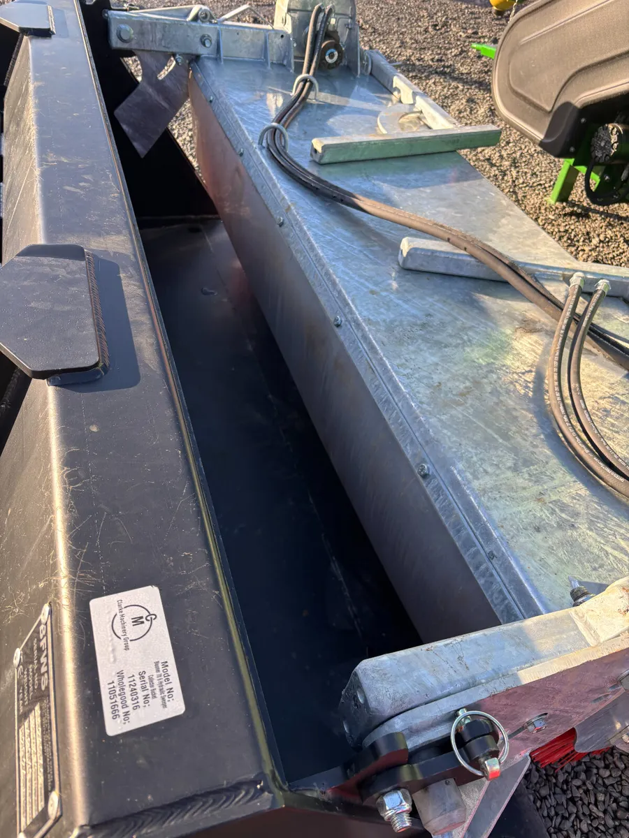 Bloomer 7ft6" Hyd Sweeper and Bucket - Image 3