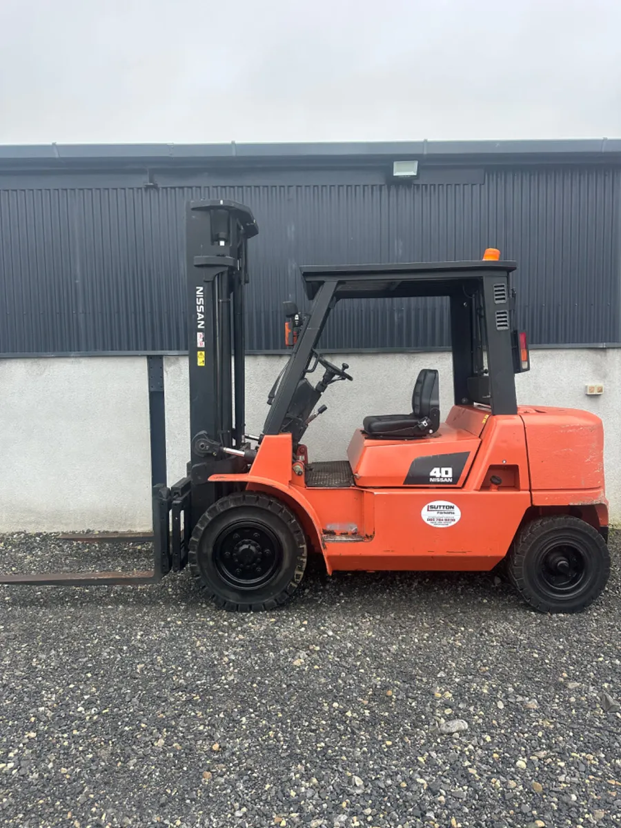 Nissan 4 Ton Forklift - Image 1