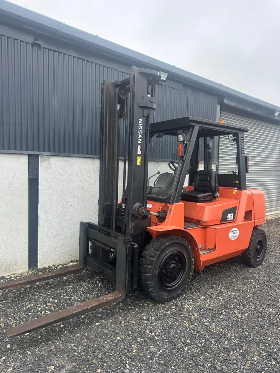 Nissan 4 Ton Forklift - Image 2