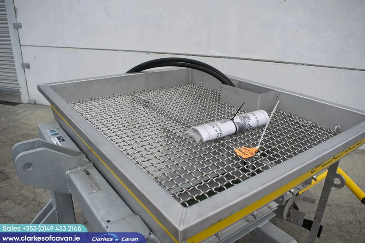 New Logic PSD150T 3-point Linkage Salt Spreader - Image 3