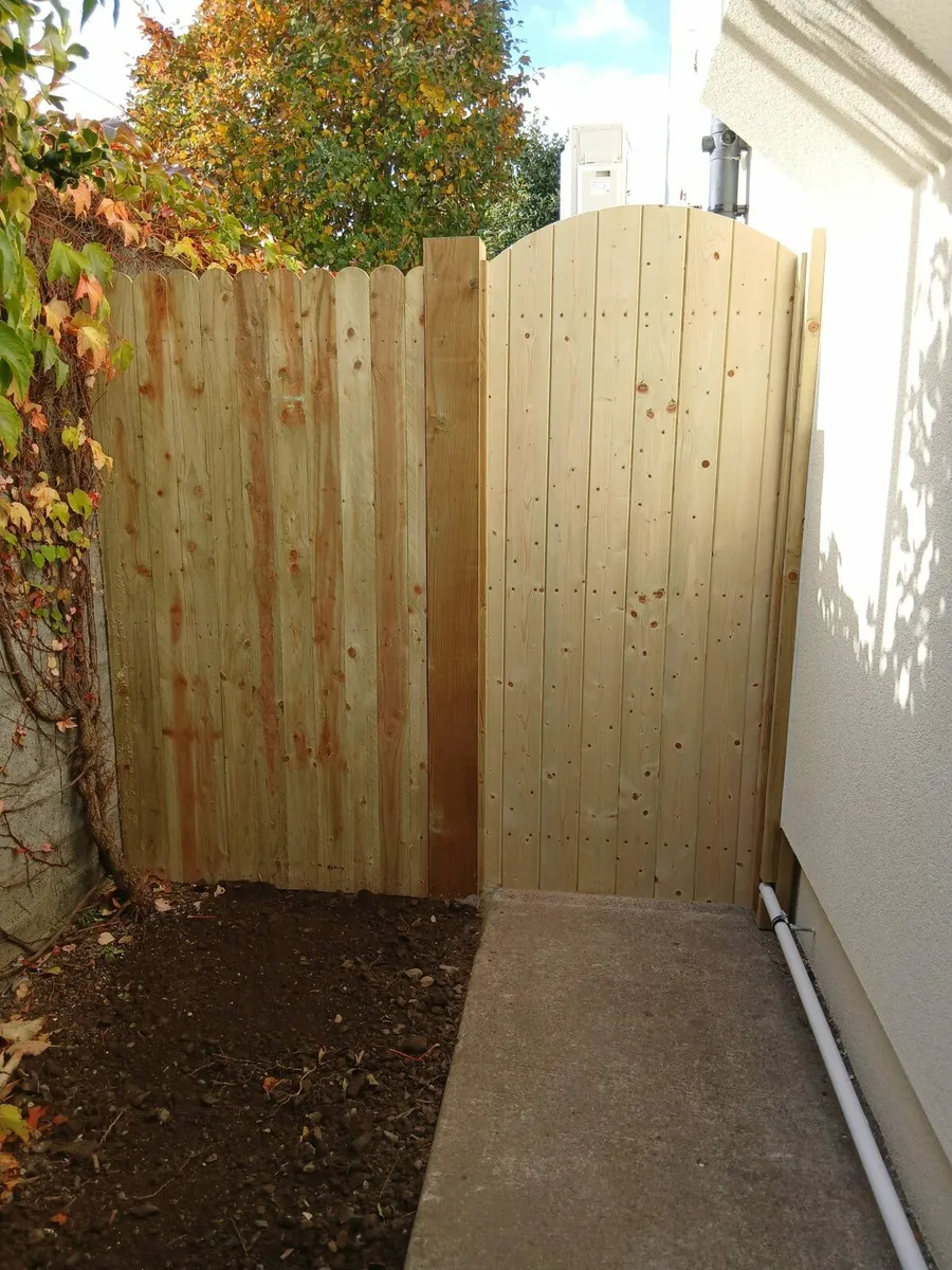 Wooden side gates - Image 1