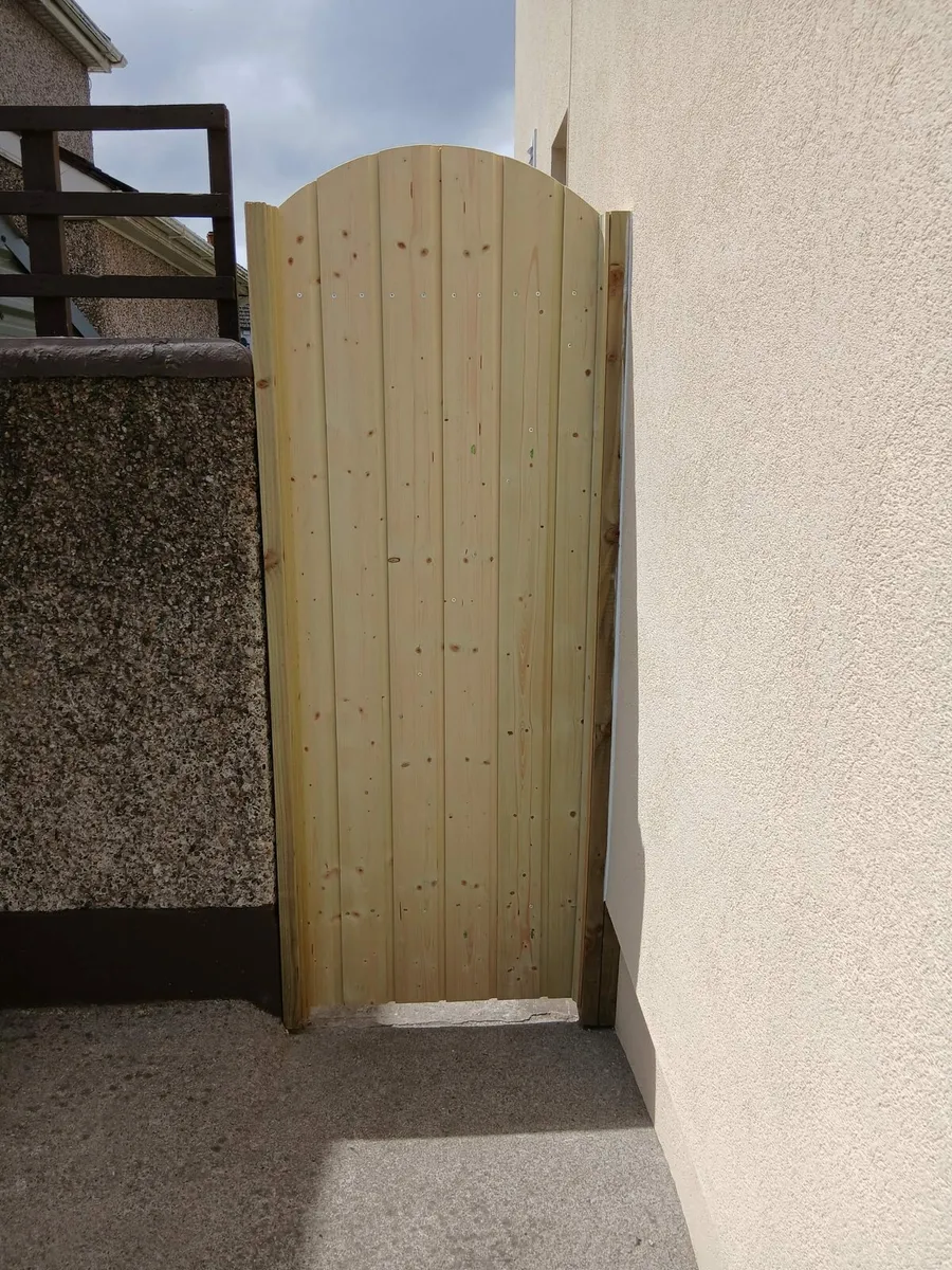 Wooden side gates - Image 4