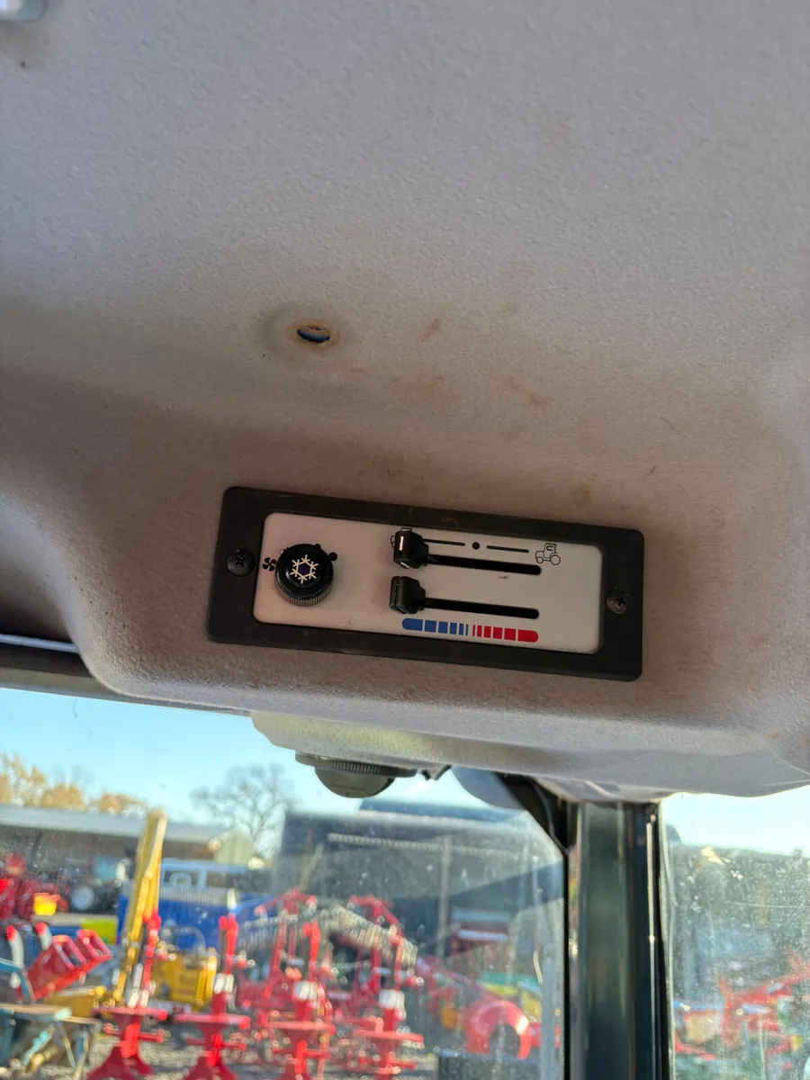 Iseki TJA8080 Tractor - Image 4