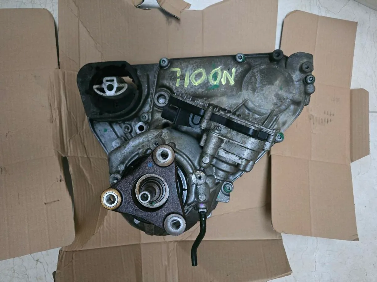 BMW X3 2013 Xdrive f25 driveshaft transfer box - Image 2