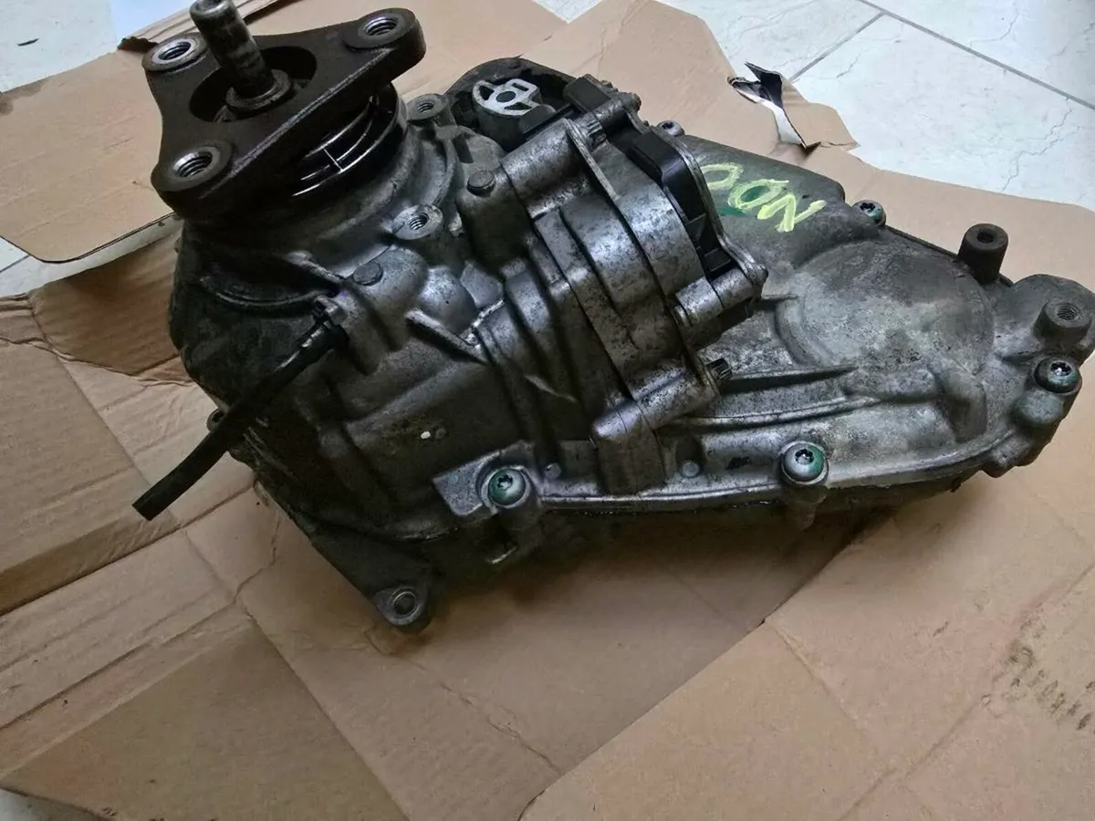 BMW X3 2013 Xdrive f25 driveshaft transfer box - Image 3