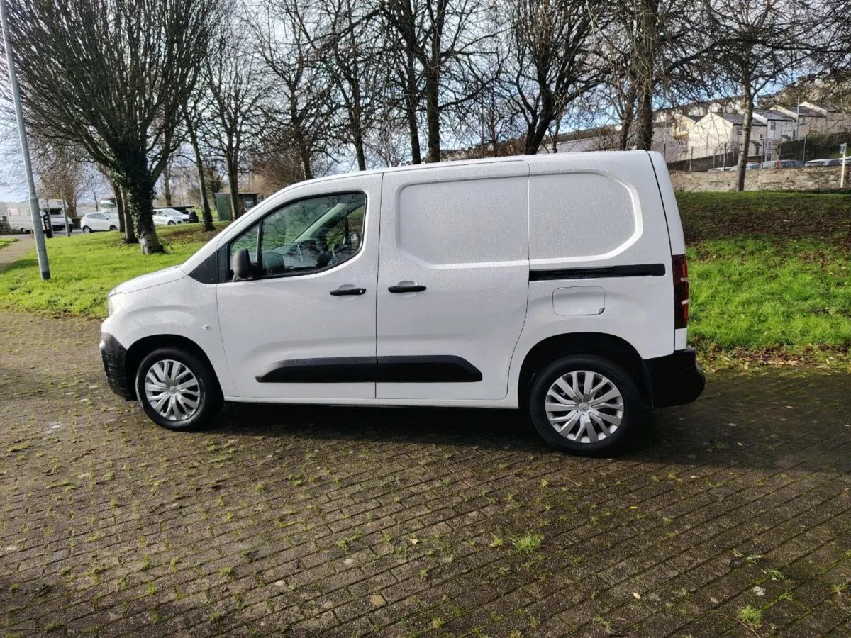 2019 Peugeot partner 1.6 DIESEL 3 SEATER LIKE NEW - Image 3