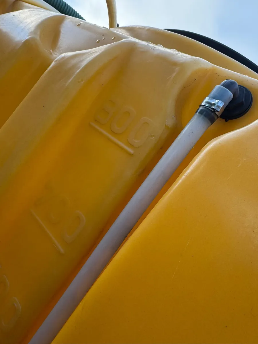 Jarmet 800 litre sprayer - Image 2