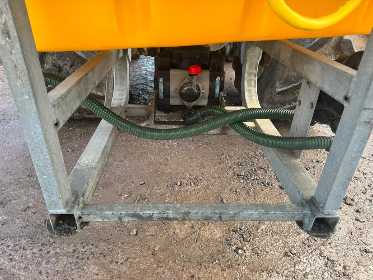 Jarmet 800 litre sprayer - Image 3