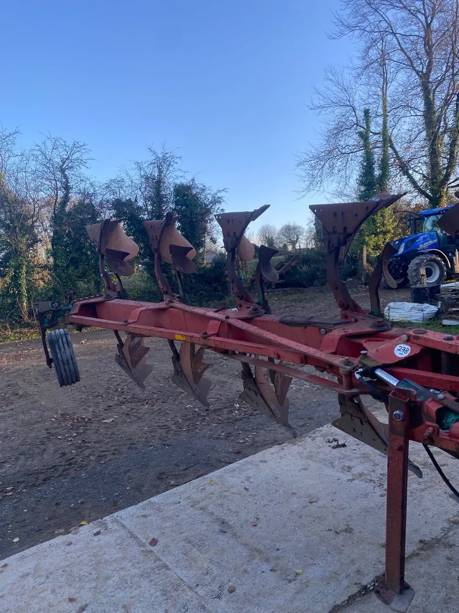 5F Kverneland plough - Image 2