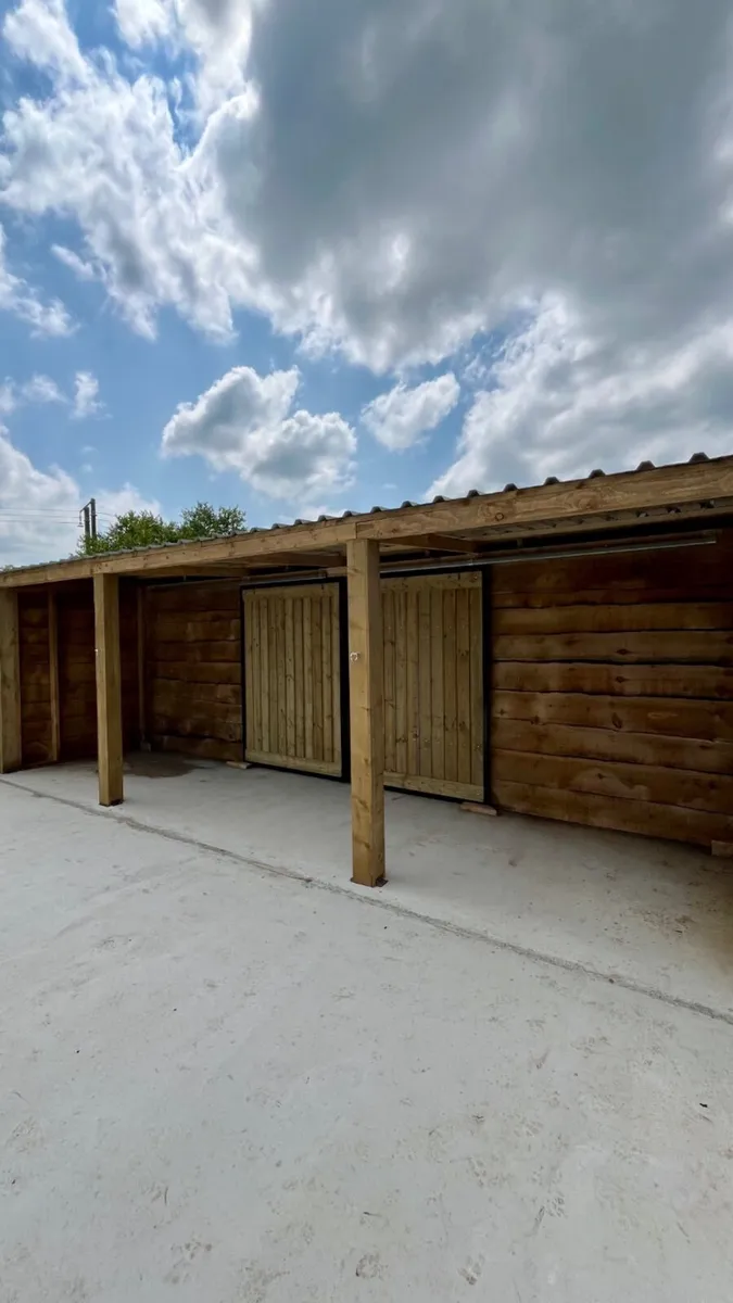 Stables and field shelters - Image 4