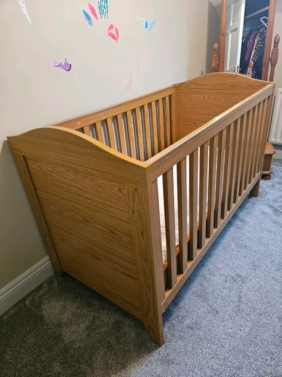 Cot and mattress - Image 3