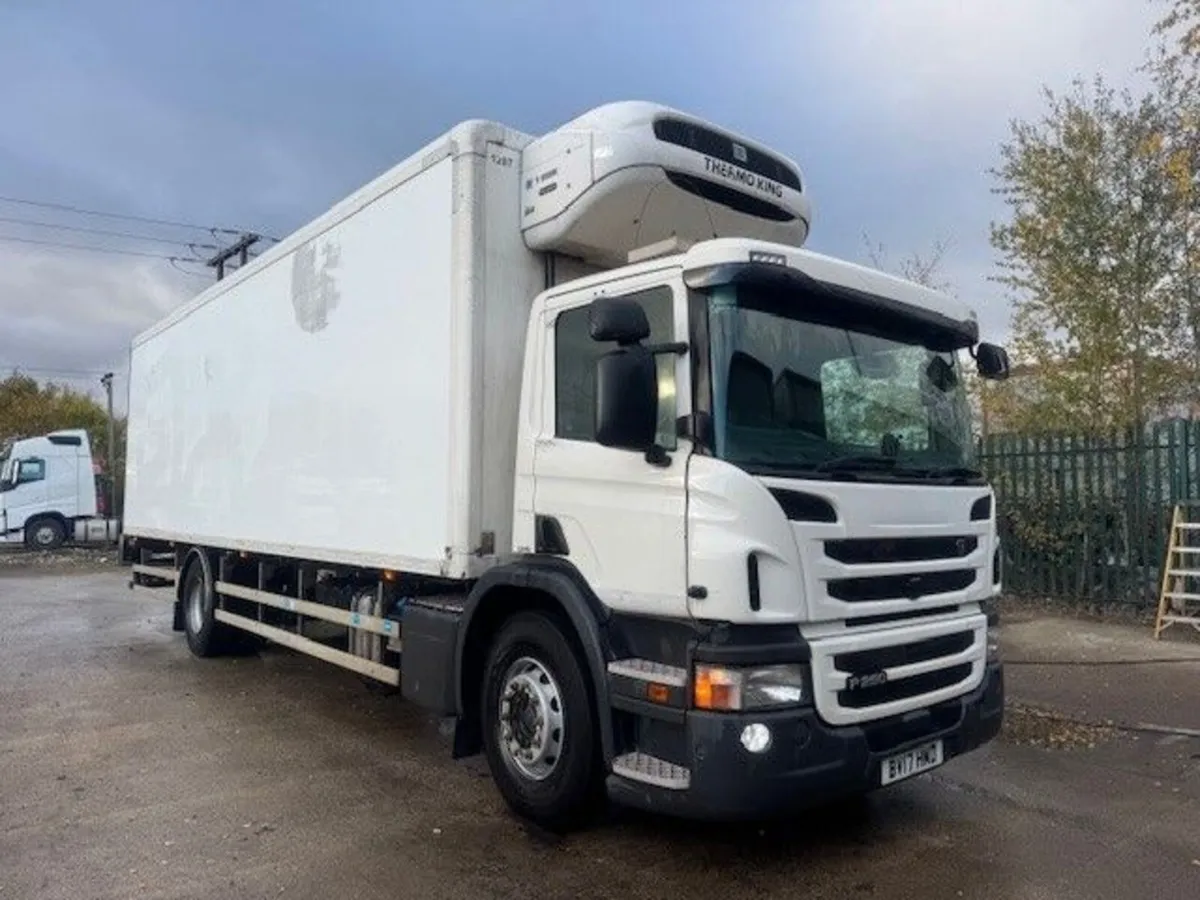 2017 (17) Scania P250 4x2 18T Fridge - Image 1