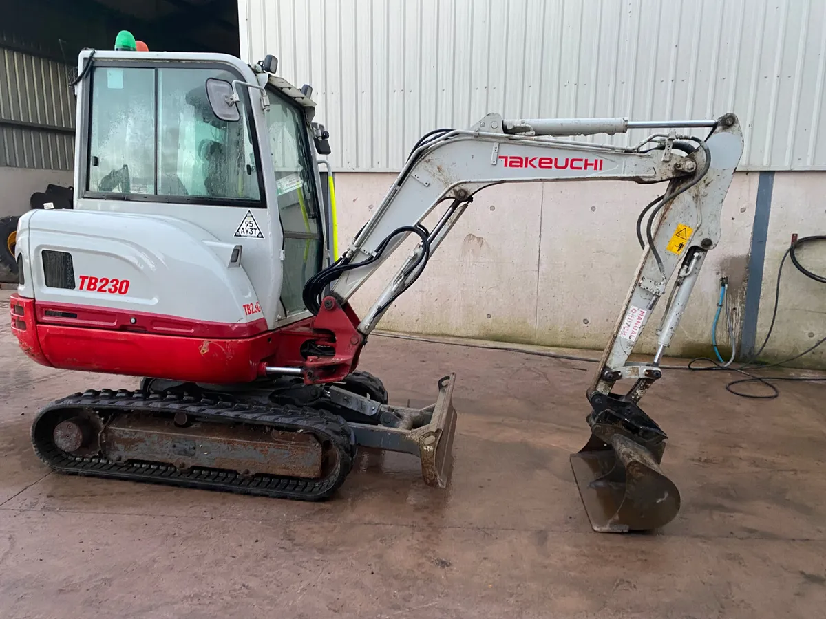 2020 TAKEUCHI TB230 - Image 2