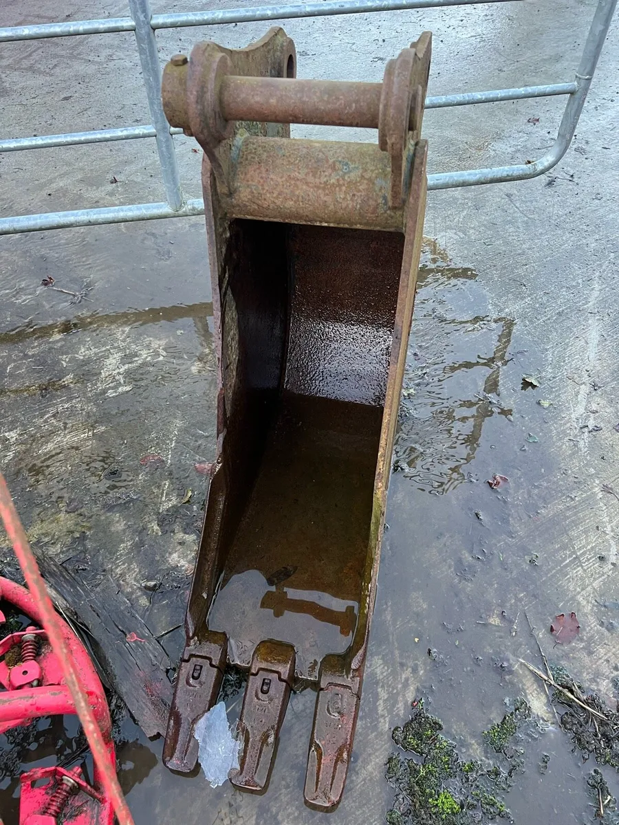 Digger buckets 45mm pins - Image 3