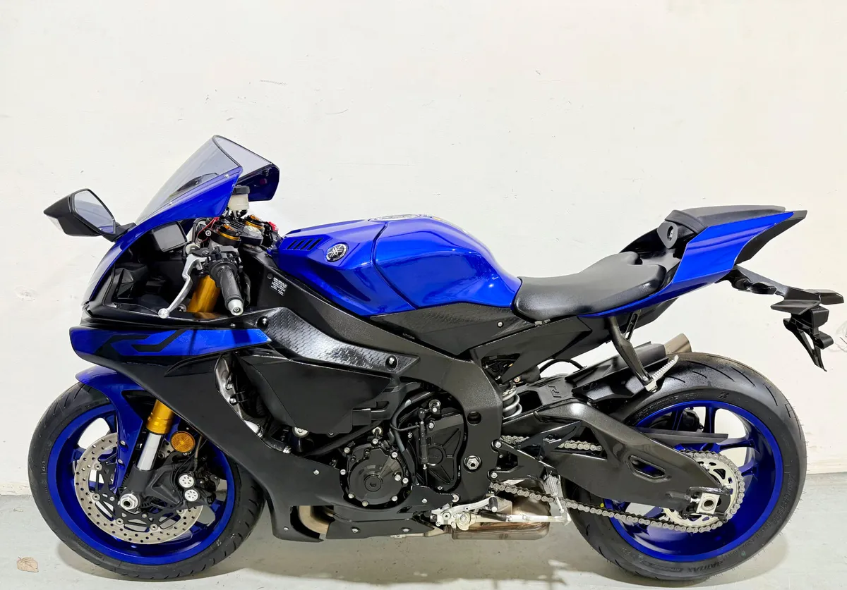 YAMHA R1 2019 BRAND NEW BIKE 120 miles - Image 2