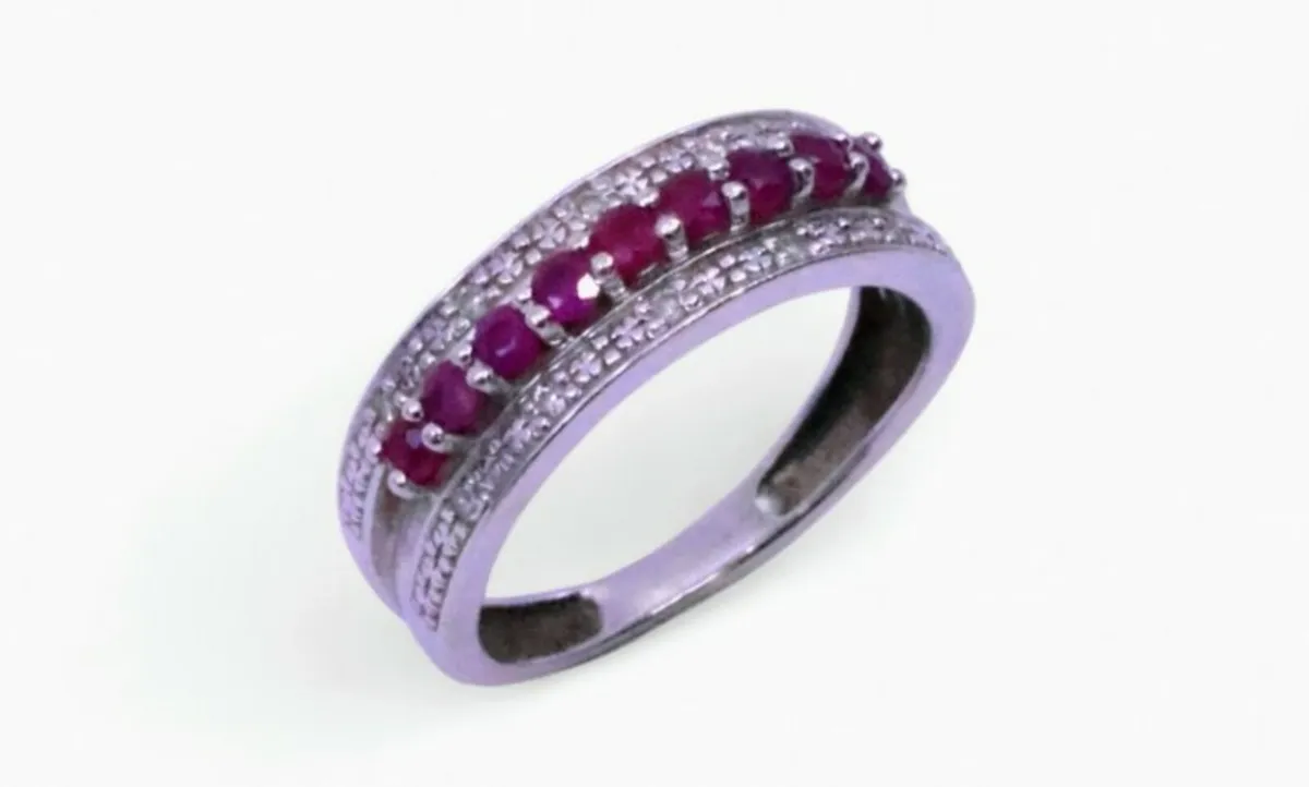 9karat gold ring with rubies - Image 1