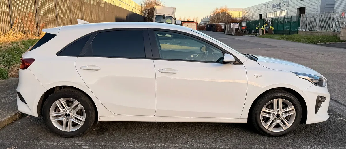 2021 Kia Ceed Commercial - Image 3