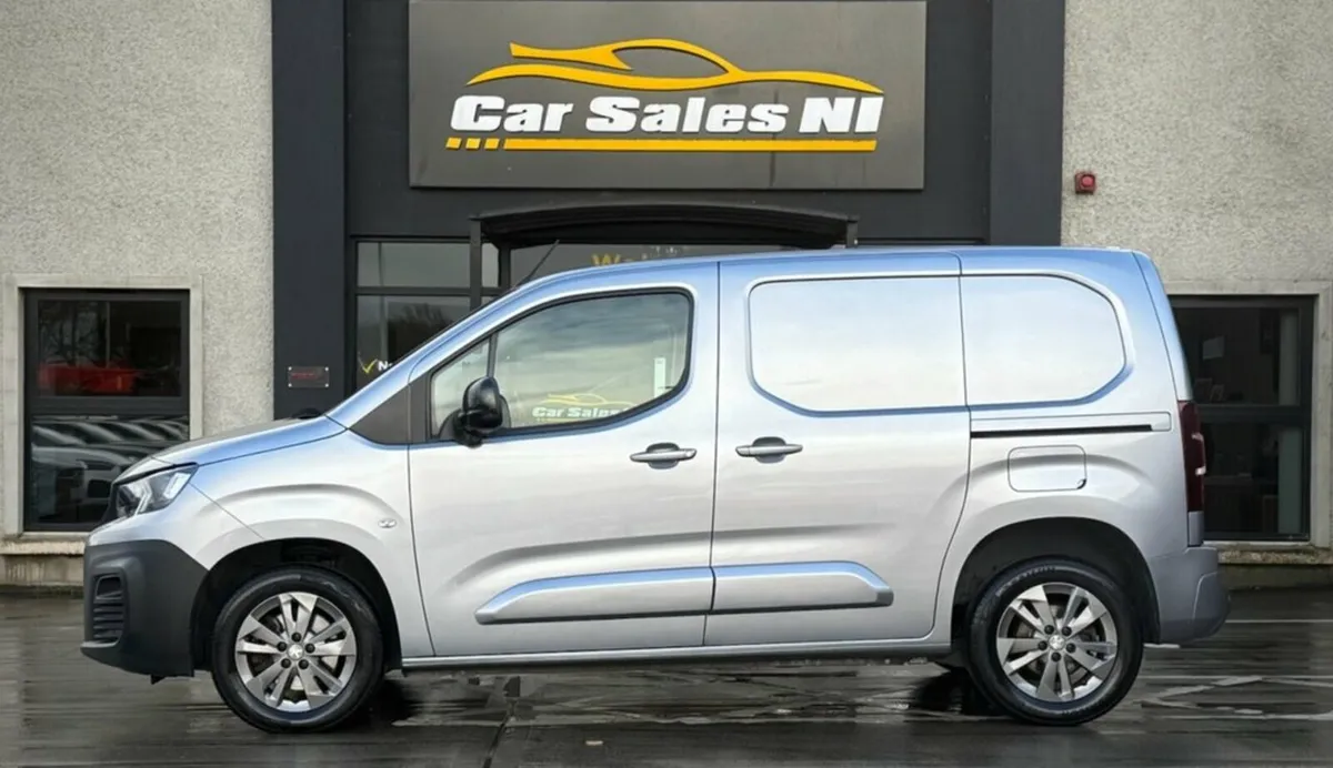 1.5 BlueHDi 1000 Asphalt Premium Standard Panel Va - Image 3