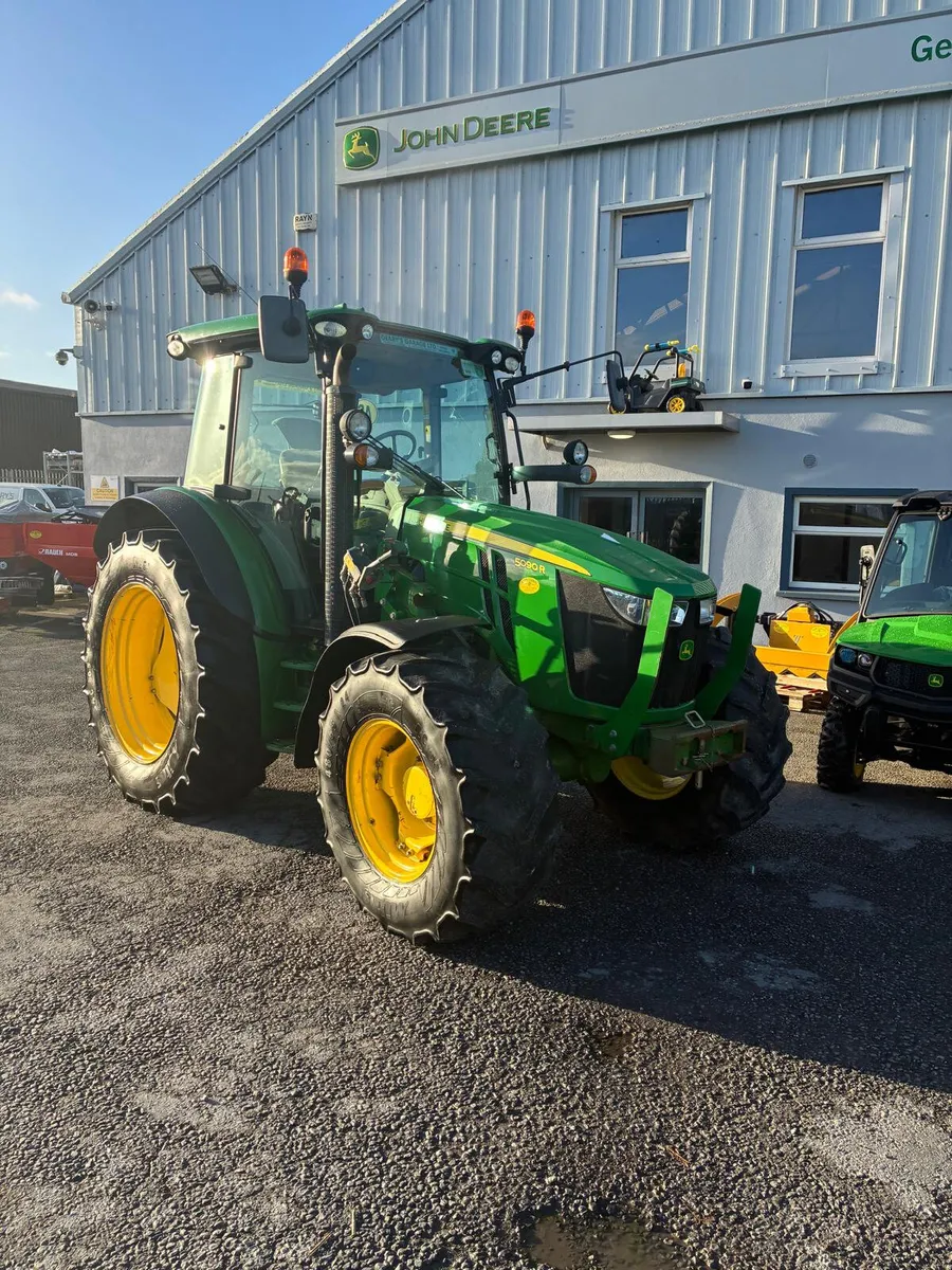 John Deere 5090R - Image 2