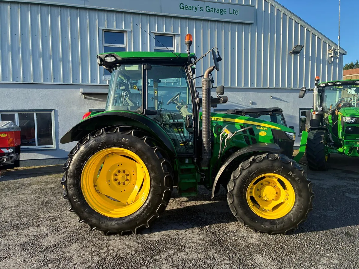 John Deere 5090R - Image 1