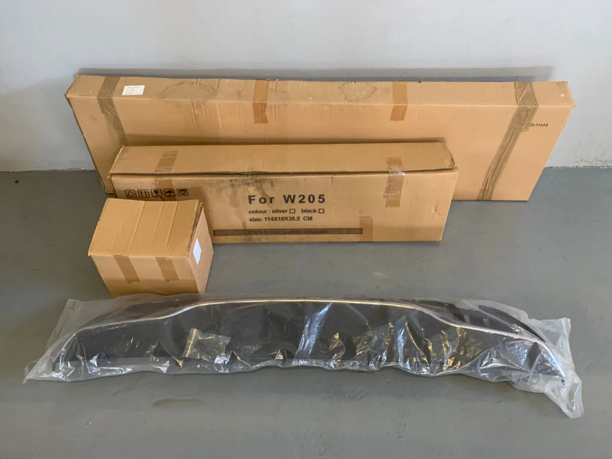 MERCEDES C CLASS  W205 BODY KIT - DUAL EXHAUST - Image 1