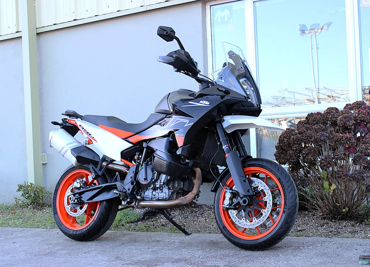 KTM 890 SMT 2023 - Image 2