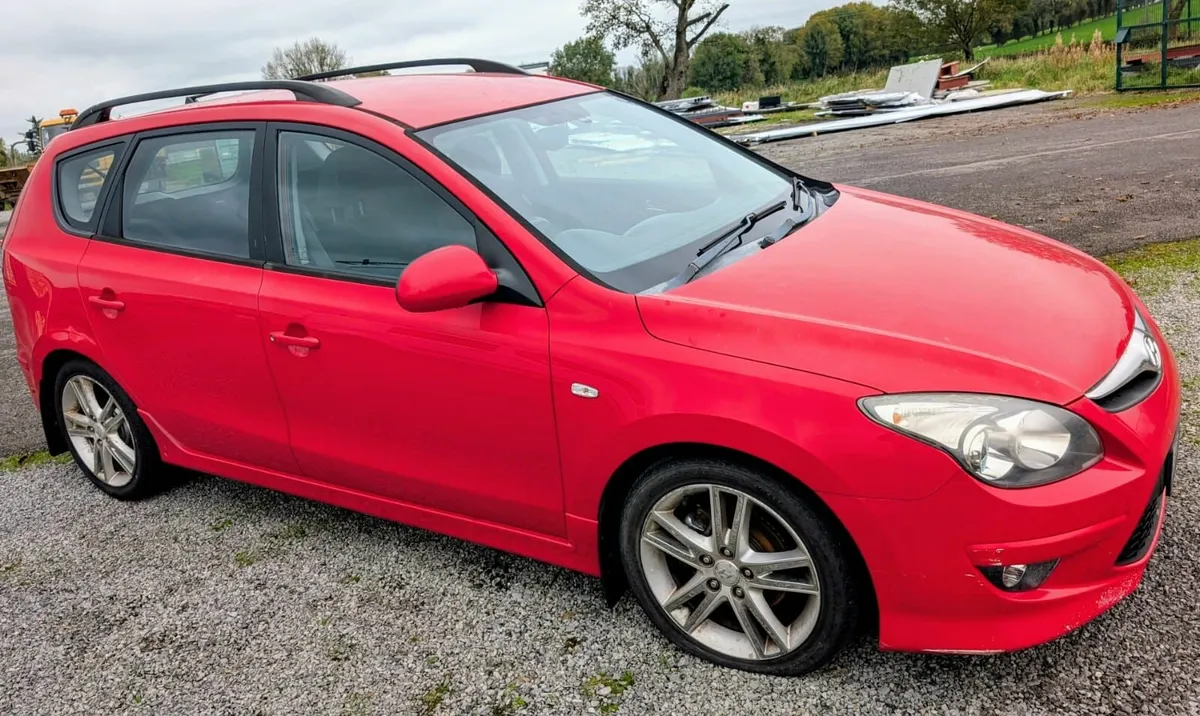 2010 Hyundai i30 – Red - Image 4