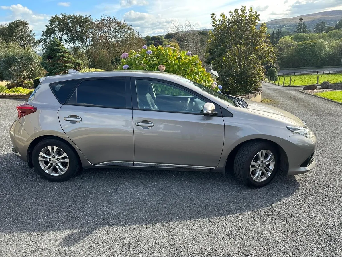 Toyota Auris Van - Image 2