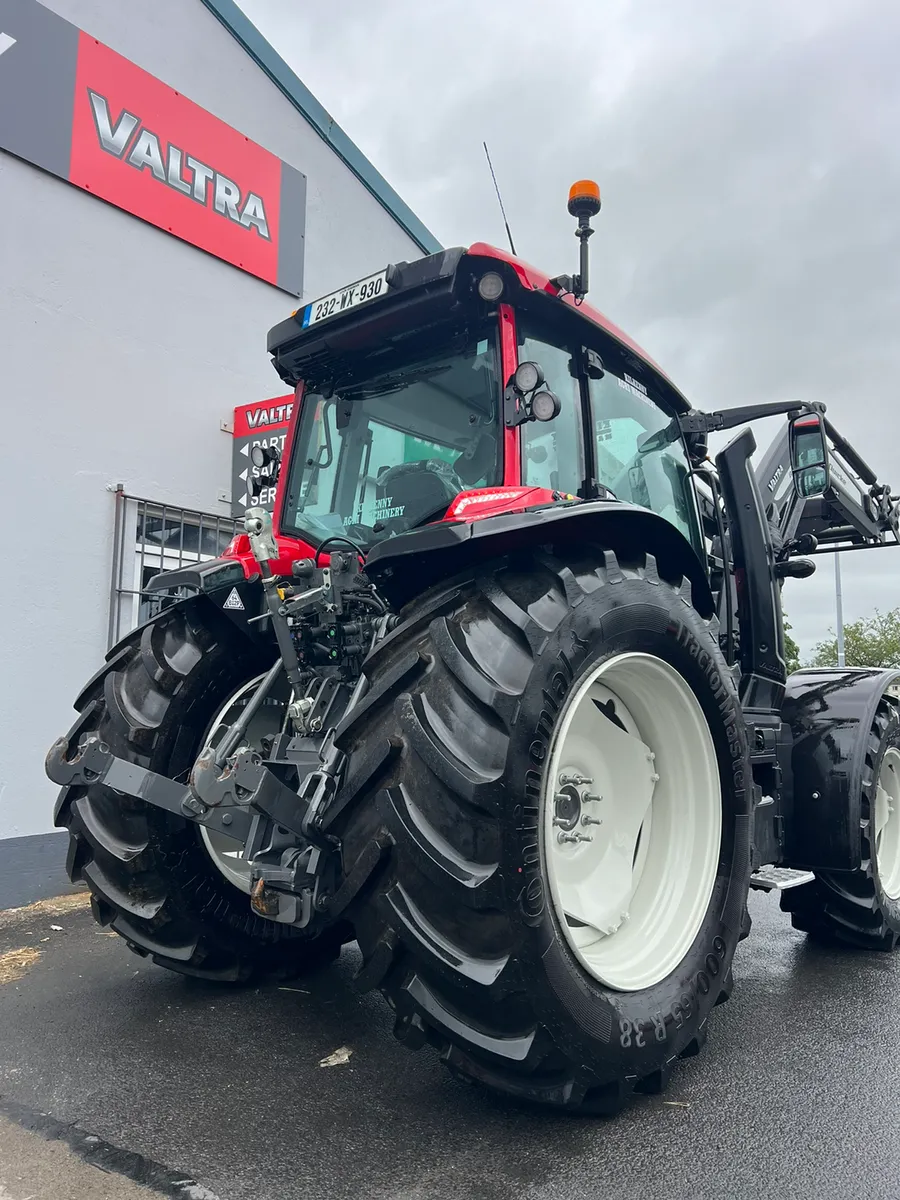 232 Valtra G125A c/w Loader, Only 600hrs - Image 2