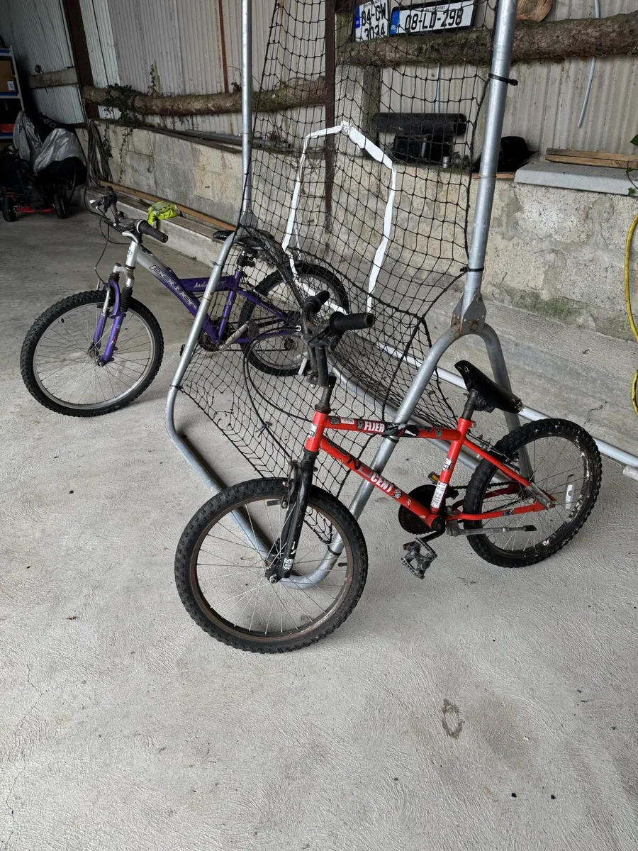 Two kids bikes 12” frame and 14” and rebounder net - Image 4