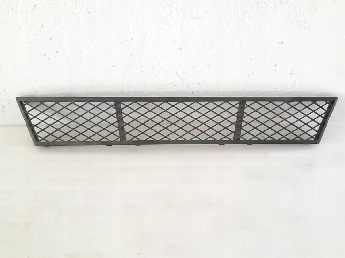 BMW 5 SERIES MIDDLE BUMPER GRILLE 09-17