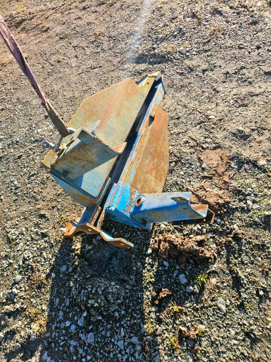 Tanco loader brackets to suit 8111 7711 7245 etc - Image 3