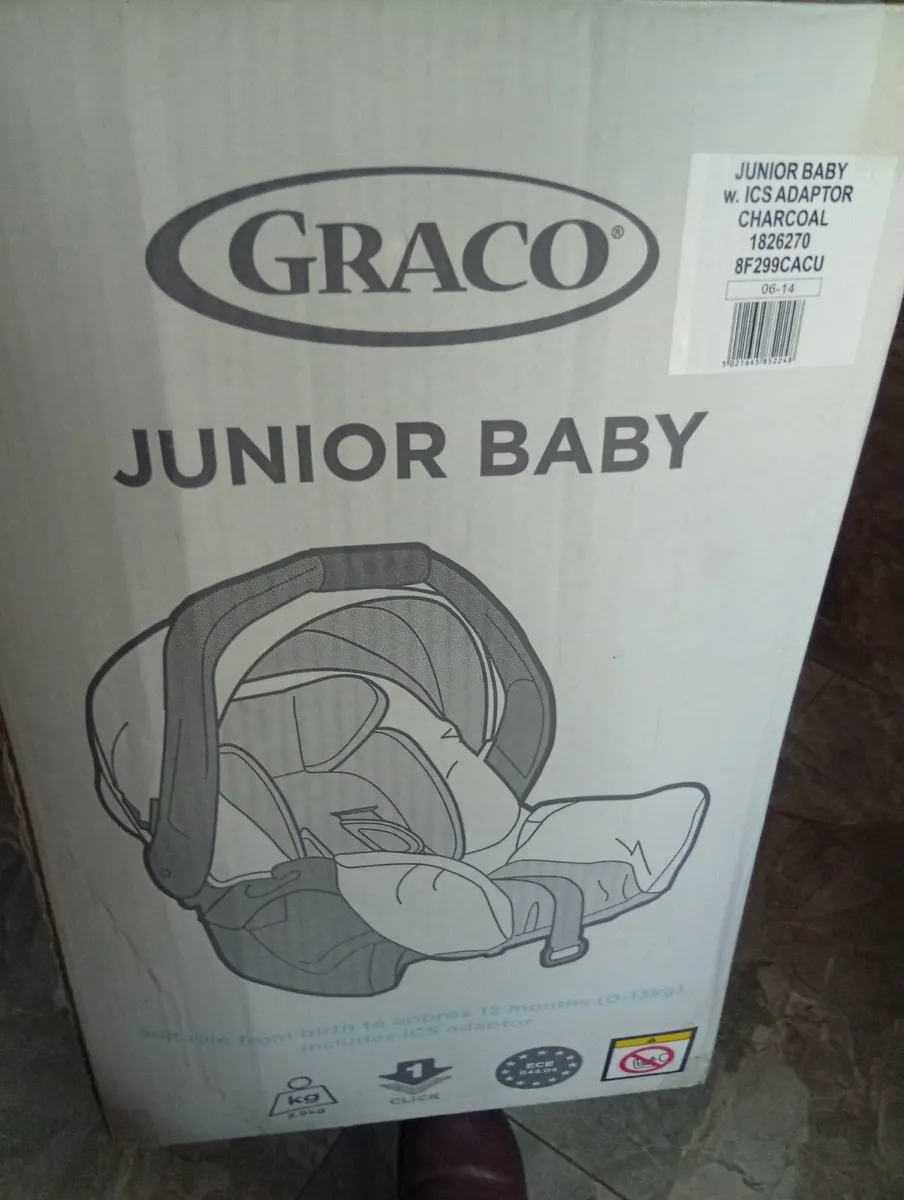 Graco car seat with adapter - Image 4