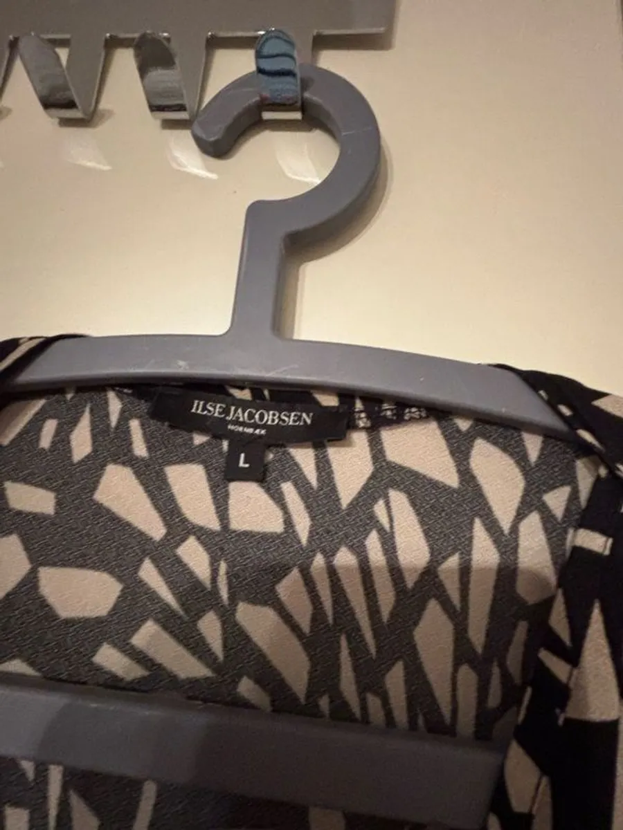 womens clothes from Avoca - Image 2