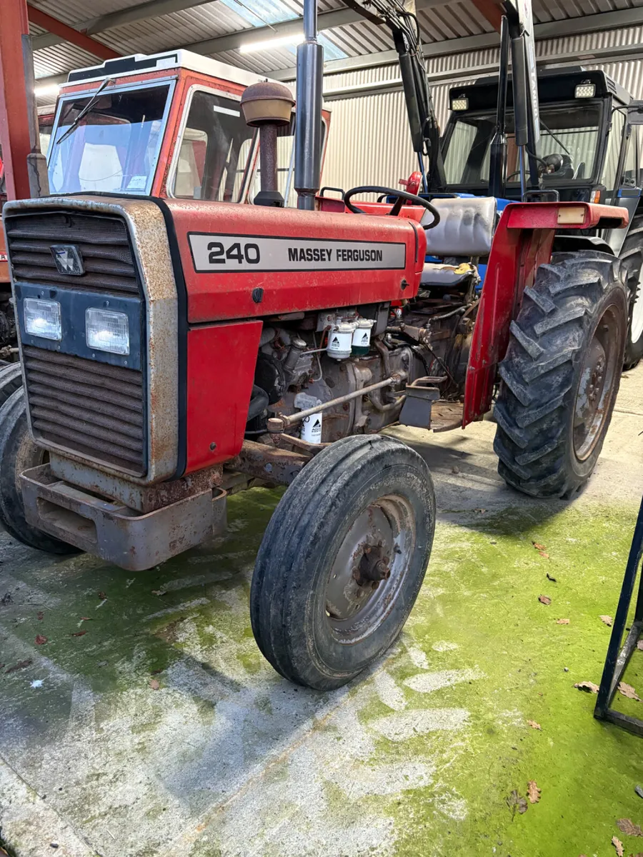 Massey Ferguson 240 - Image 1