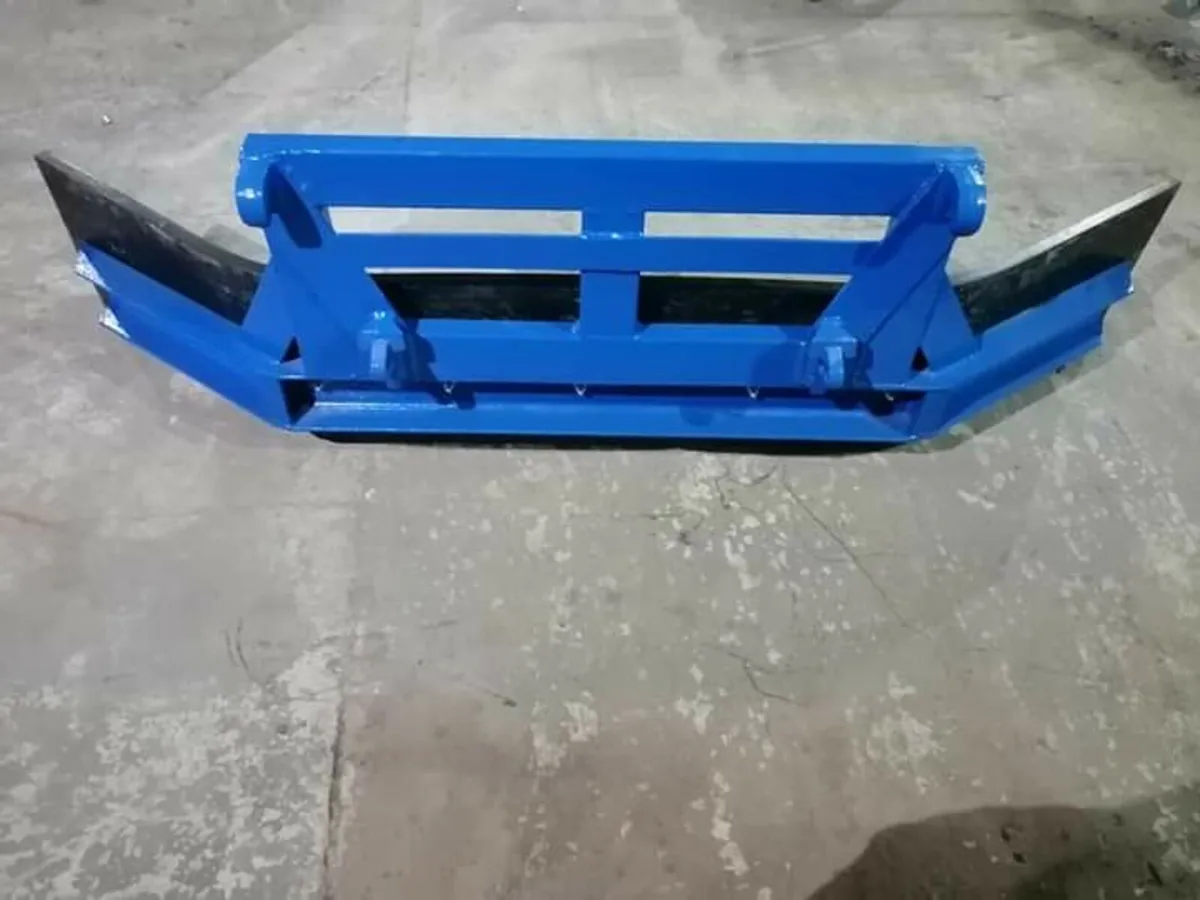 Yard scrapers - Image 1