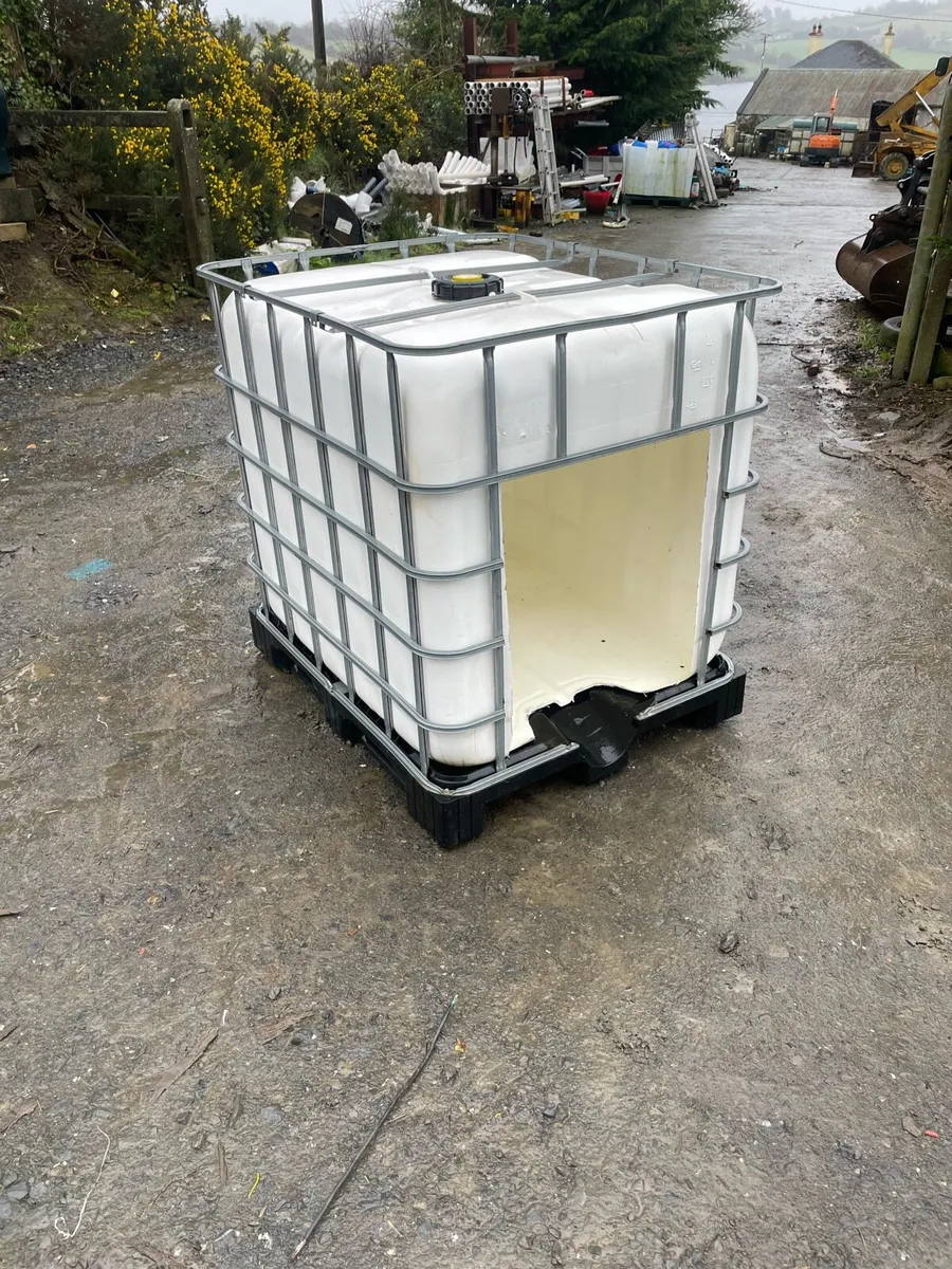 Hay Feeder Animal Shelter/ Hutch - Image 3